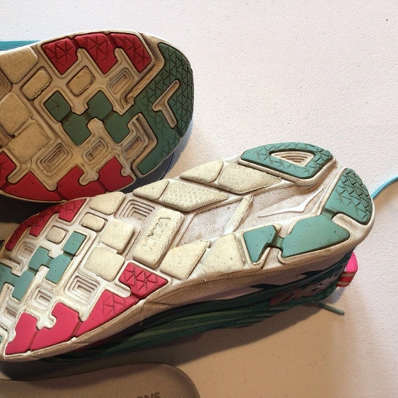 HOKA Clifton 5 running/athletic shoe.lots of miles left.size 7.5 - Picture 3 of 13